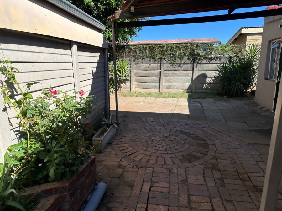 2 Bedroom Property for Sale in Oos Einde North West